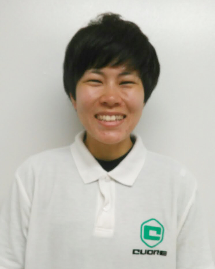 安達 友美